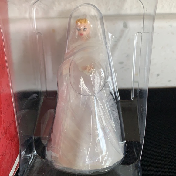 1997 Hallmark Wedding Day Barbie Ornament - Picture 4 of 16